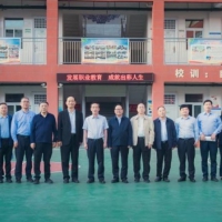 省政协党组成员、副主席戴柏华一行赴漯河市特殊教育学校调研残疾人职业教育情况